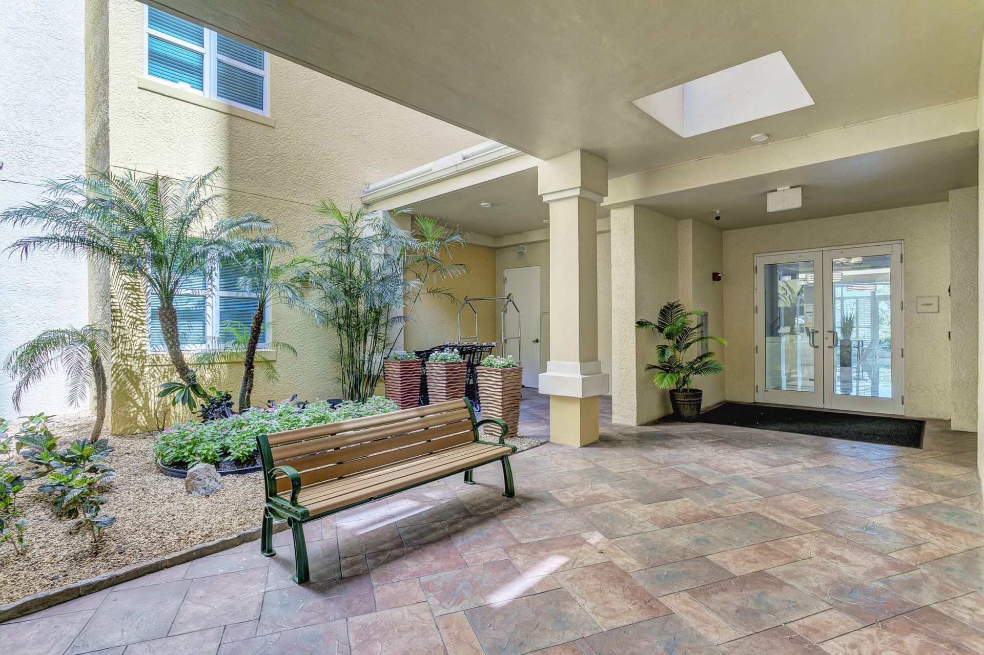 2640 Lake Shore Drive, Unit 1716, Riviera Beach, FL 33404 Photo