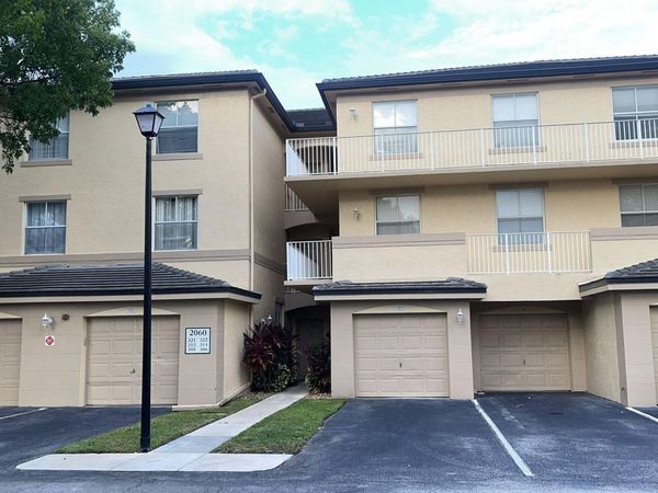 2060 Greenview Shores Boulevard, Unit 305, Wellington, FL 33414
