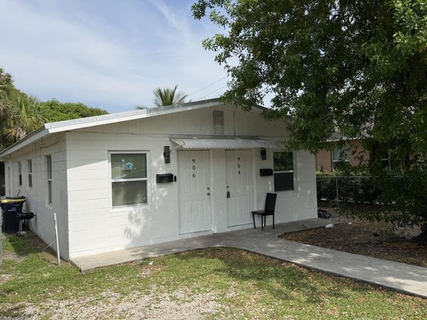 906 SE Tarpon Avenue, Unit B, Stuart, FL 34994
