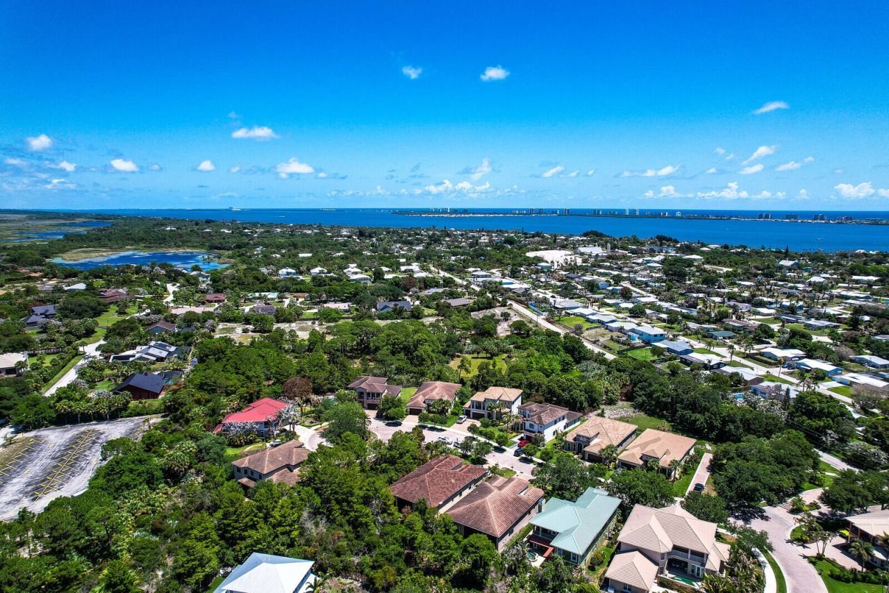 1042 NE Savanna Oaks Way, Jensen Beach, FL 34957 Photo