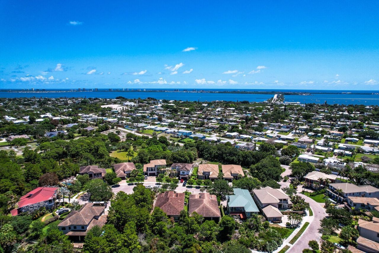 1042 NE Savanna Oaks Way, Jensen Beach, FL 34957 Photo