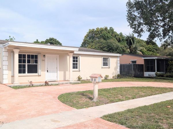 541 N 68th Way, Hollywood, FL 33024