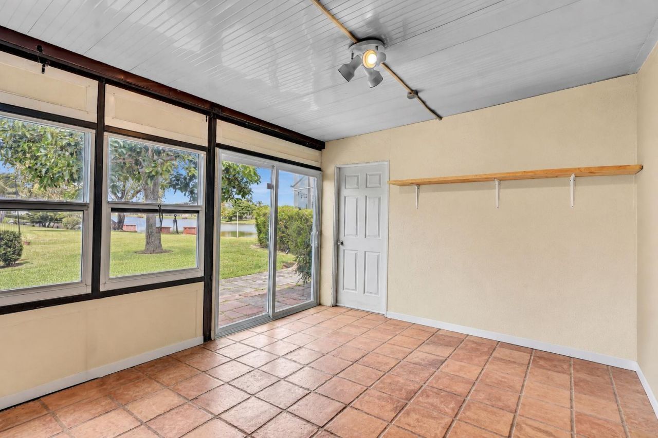 5463 Alta Way, Lake Worth, FL 33467 Photo