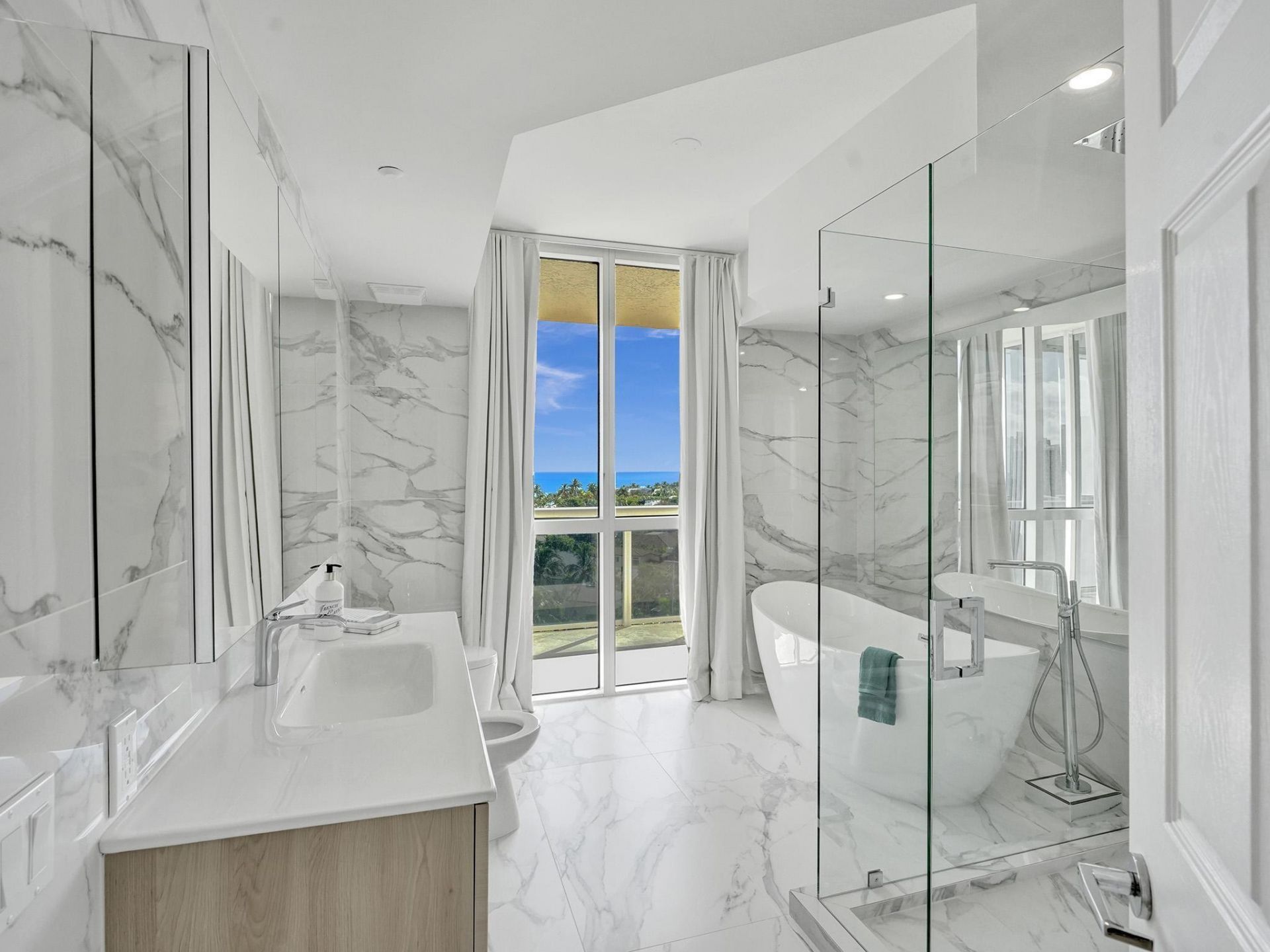 3100 N Ocean Boulevard, Unit 808, Fort Lauderdale, FL 33308 Photo