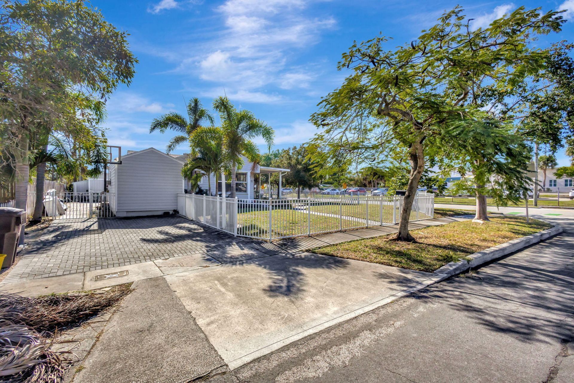 736 Rockland Drive, West Palm Beach, FL 33405 Photo