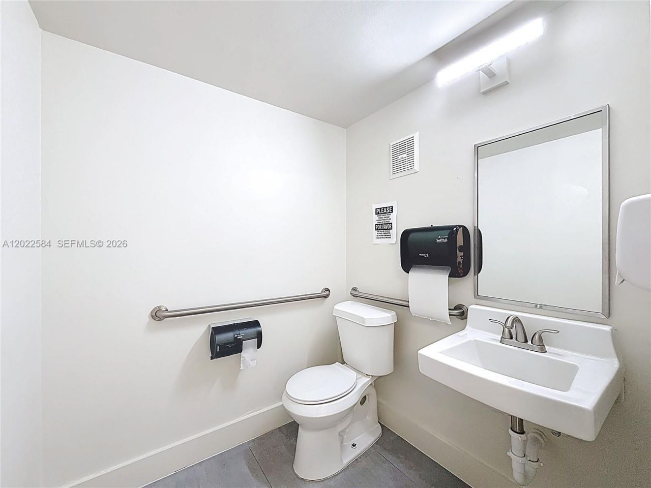 232 SW 8th St , Unit ENTIRE BUI, Miami, FL 33130 Photo