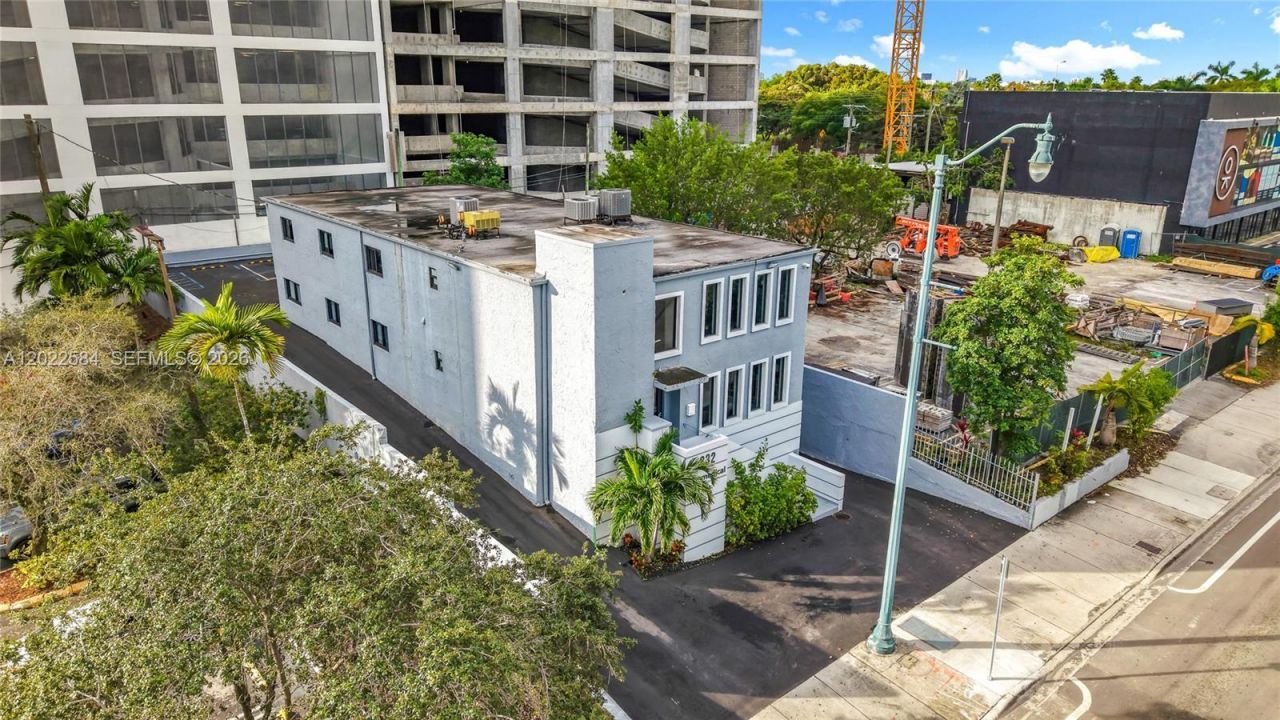 232 SW 8th St , Unit ENTIRE BUI, Miami, FL 33130 Photo