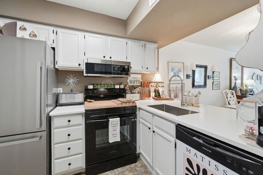 4601 Greenbriar Dr.  Photo 17