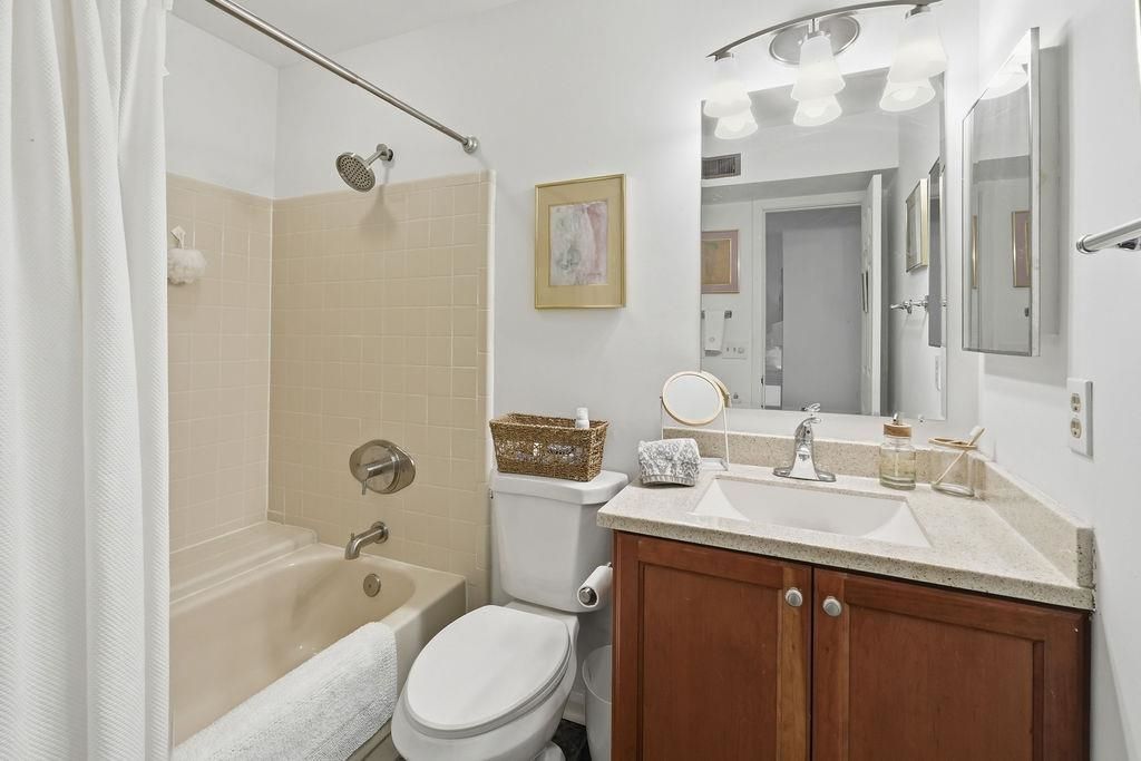 4601 Greenbriar Dr.  Photo 29