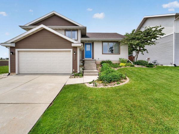 653 Autumn Wood Parkway, Deerfield, WI 53531