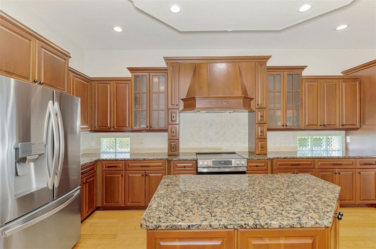 5684 Eastwind Drive, Sarasota, FL 34233 Photo