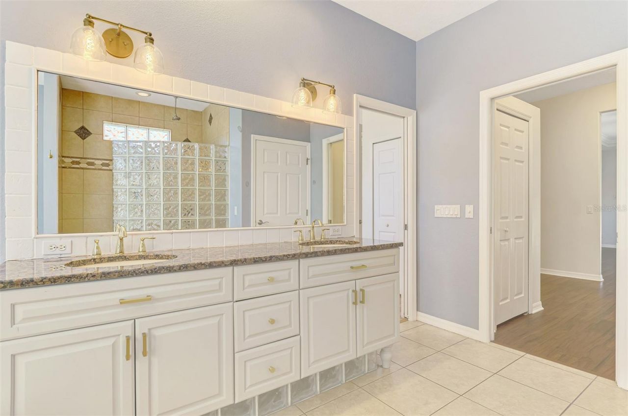5684 Eastwind Drive, Sarasota, FL 34233 Photo