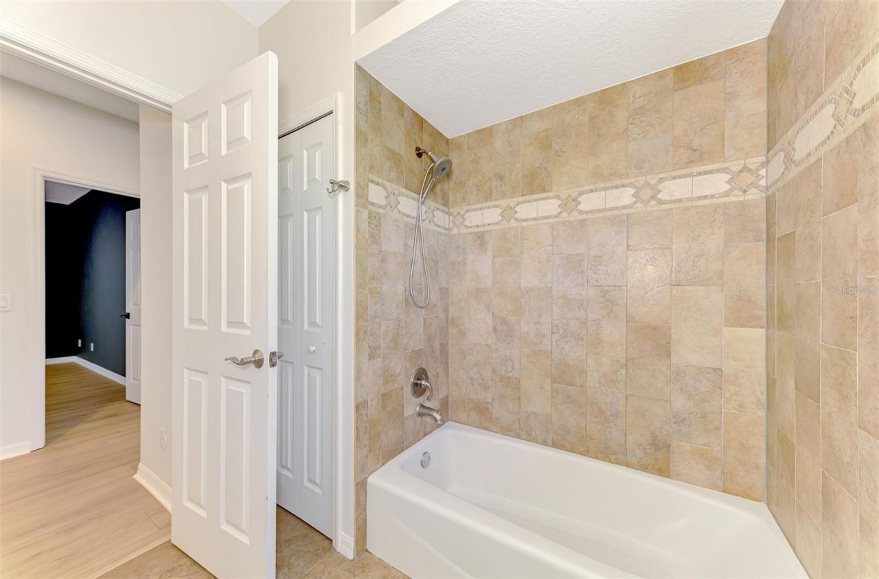5684 Eastwind Drive, Sarasota, FL 34233 Photo
