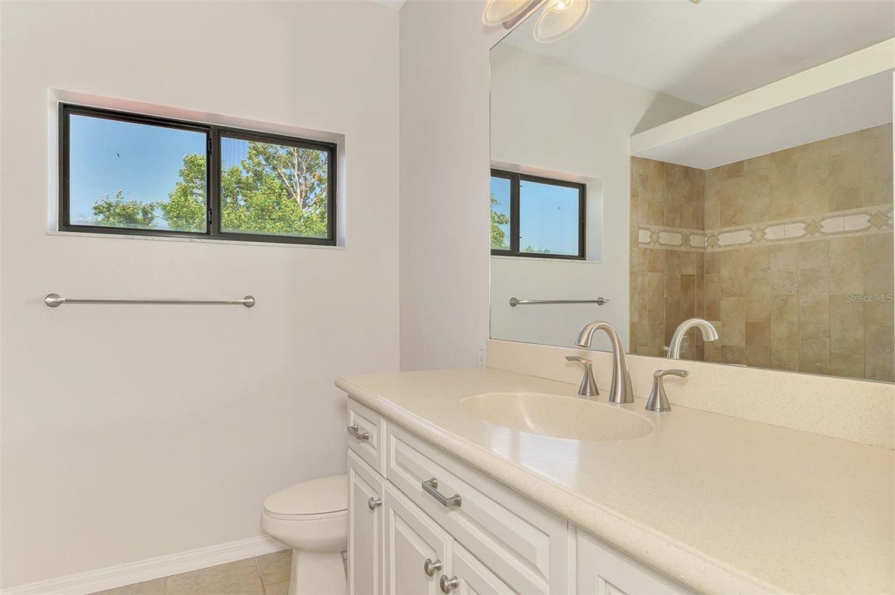 5684 Eastwind Drive, Sarasota, FL 34233 Photo