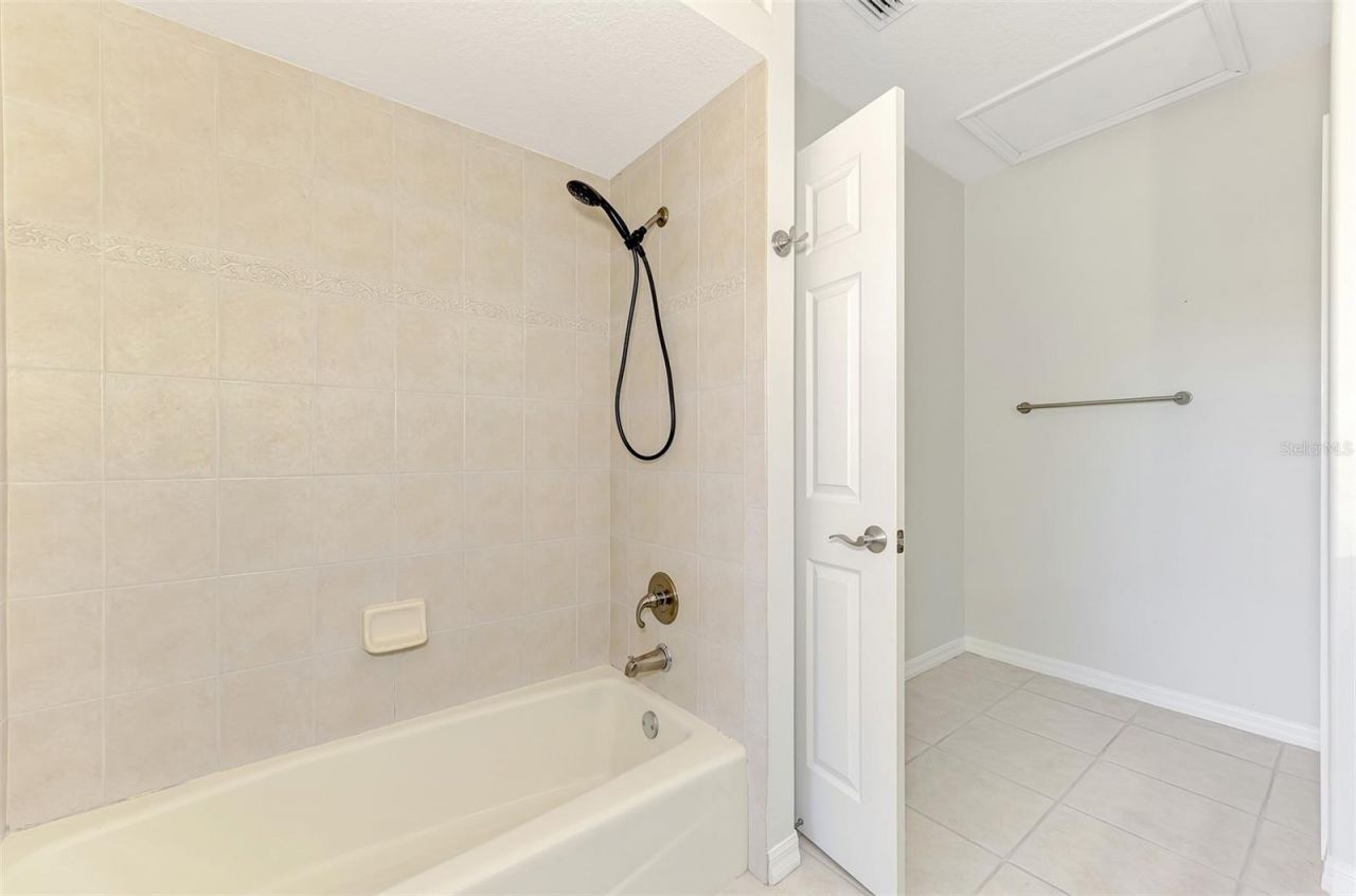 5684 Eastwind Drive, Sarasota, FL 34233 Photo