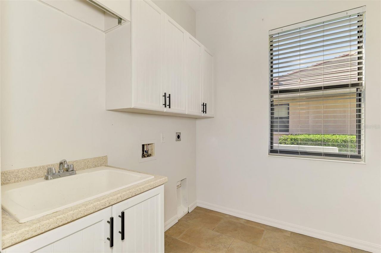 5684 Eastwind Drive, Sarasota, FL 34233 Photo