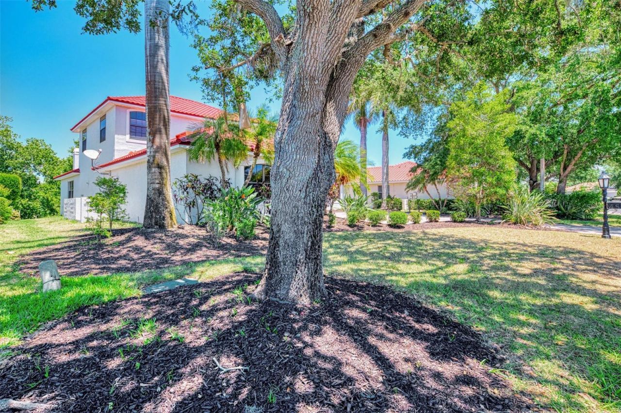 5684 Eastwind Drive, Sarasota, FL 34233 Photo