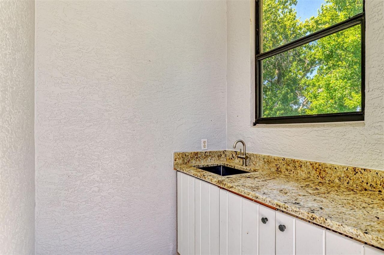 5684 Eastwind Drive, Sarasota, FL 34233 Photo