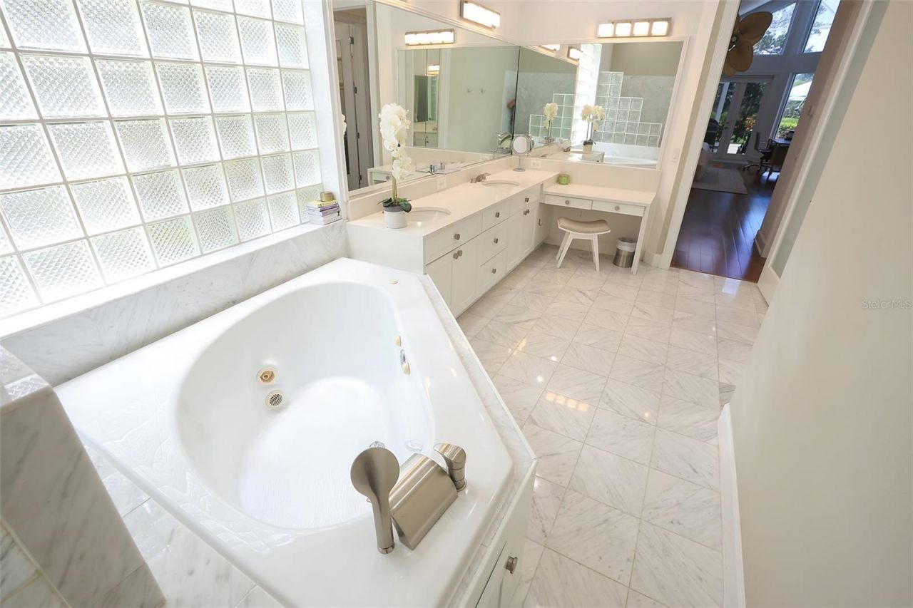 3527 Fair Oaks Lane, Longboat Key, FL 34228 Photo