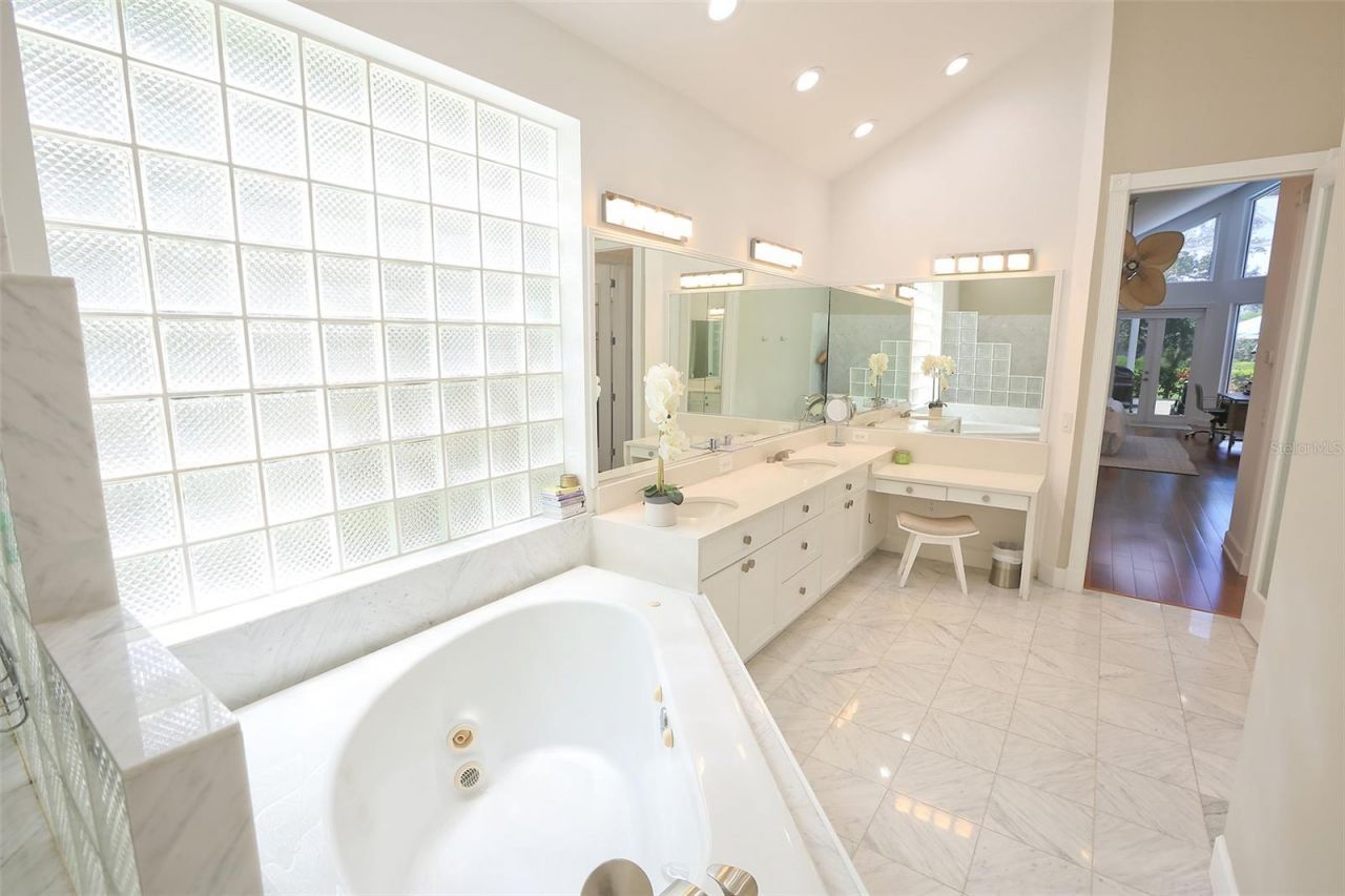 3527 Fair Oaks Lane, Longboat Key, FL 34228 Photo