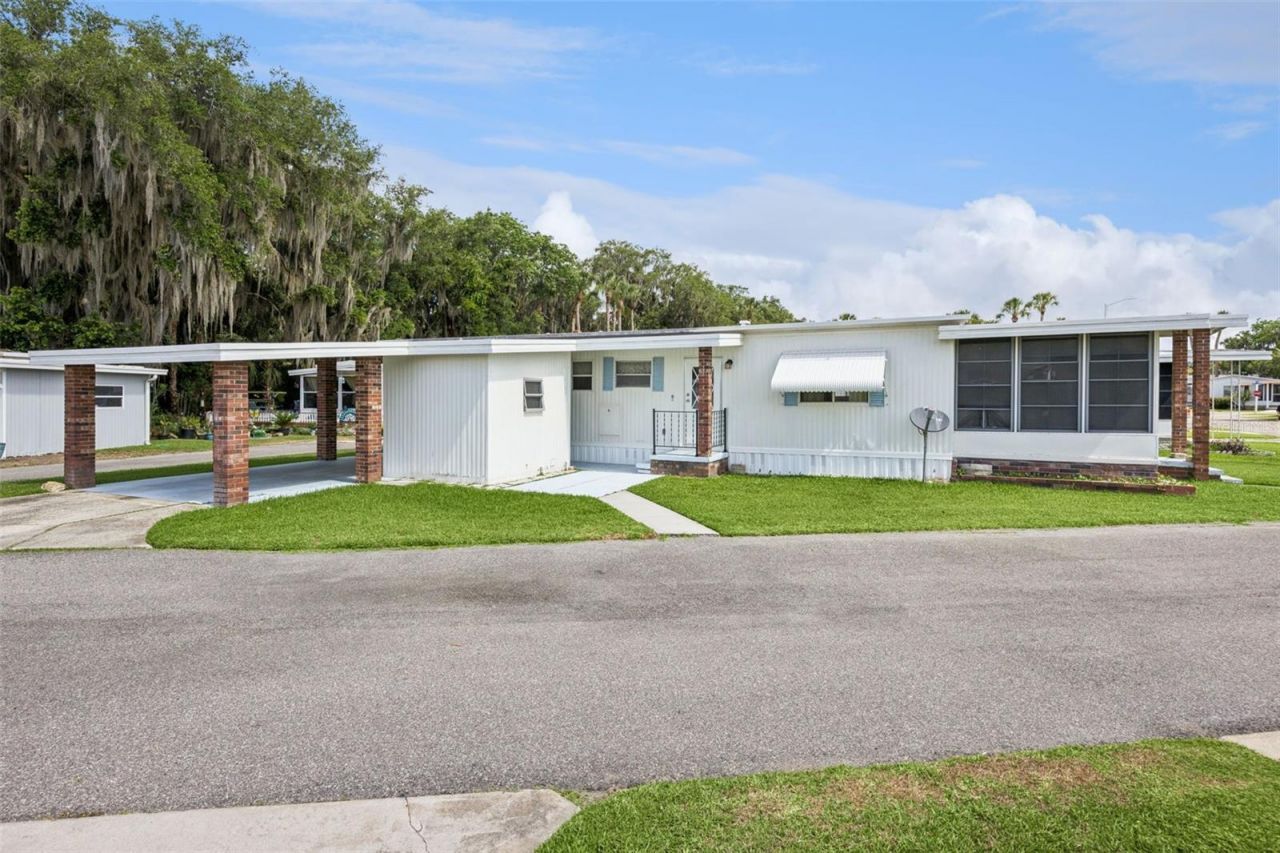 13 Cocos Plumosa Drive , Unit B, Eustis, FL 32726 Photo