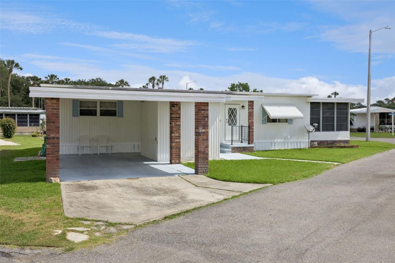 13 Cocos Plumosa Drive , Unit B, Eustis, FL 32726 Photo