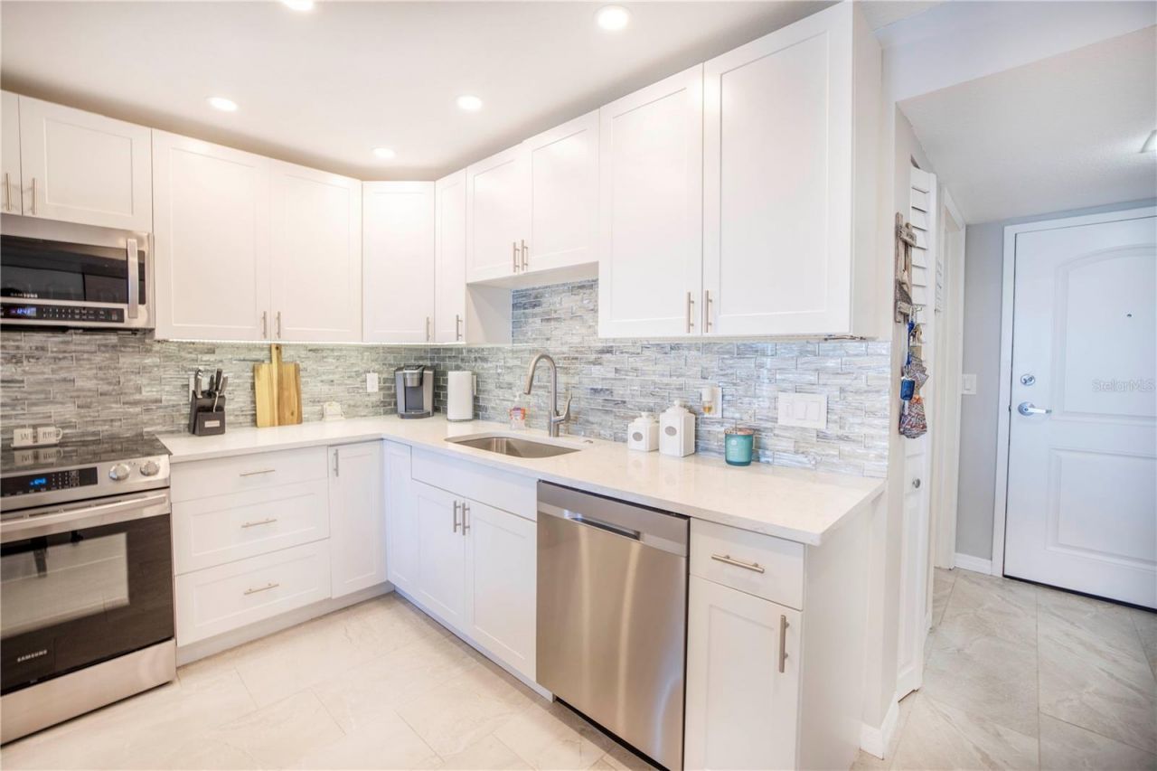 7300 Sun Island Drive S, Unit 602, South Pasadena, FL 33707 Photo