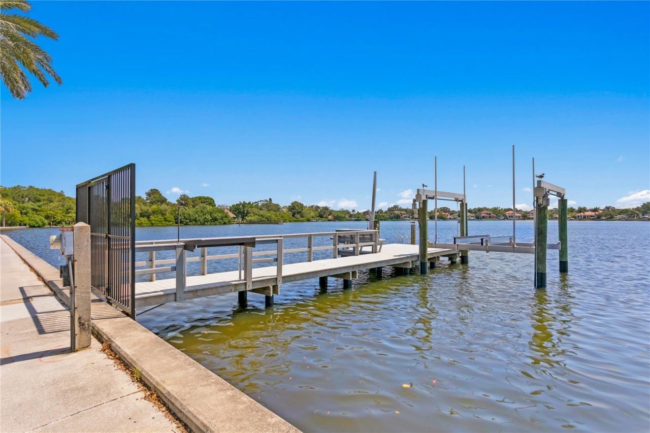 2926 Coffee Pot Boulevard Ne, Saint Petersburg, FL 33704 Photo