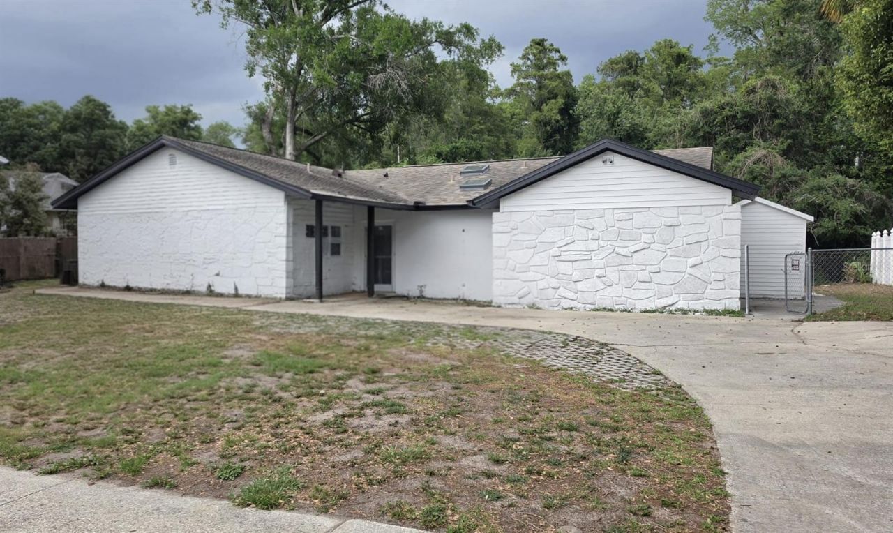 3129 W Paris Street , Tampa, FL 33614 Main Photo