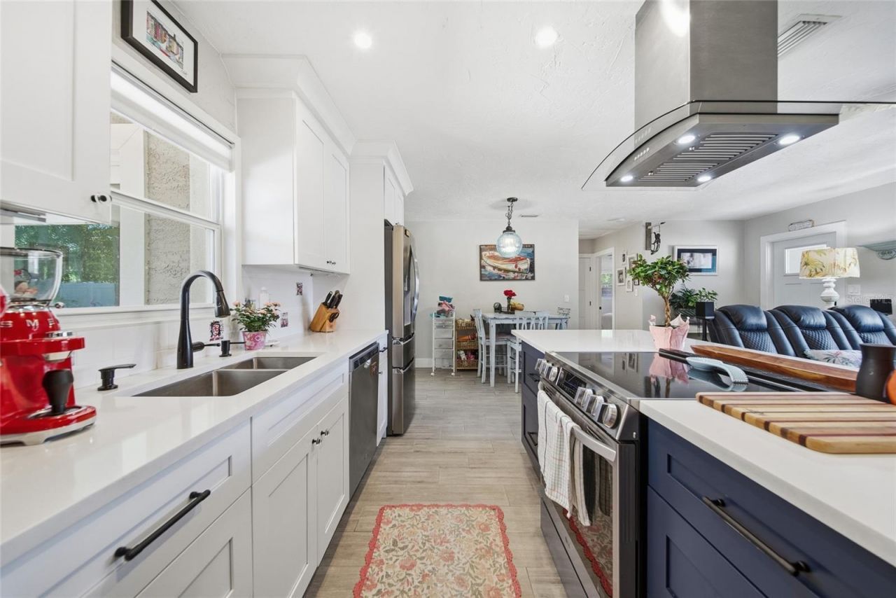 5548 Cedar Street Ne, Saint Petersburg, FL 33703 Photo