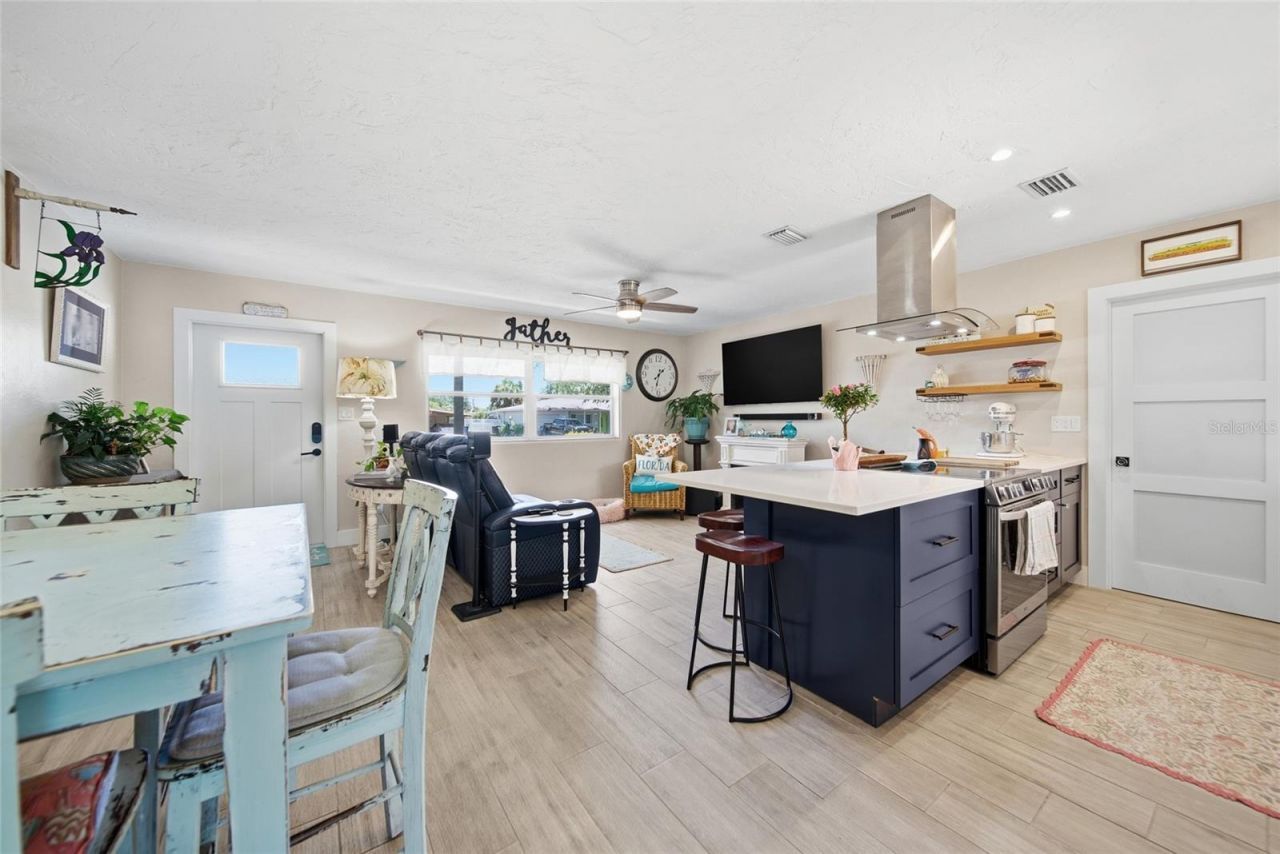 5548 Cedar Street Ne, Saint Petersburg, FL 33703 Photo