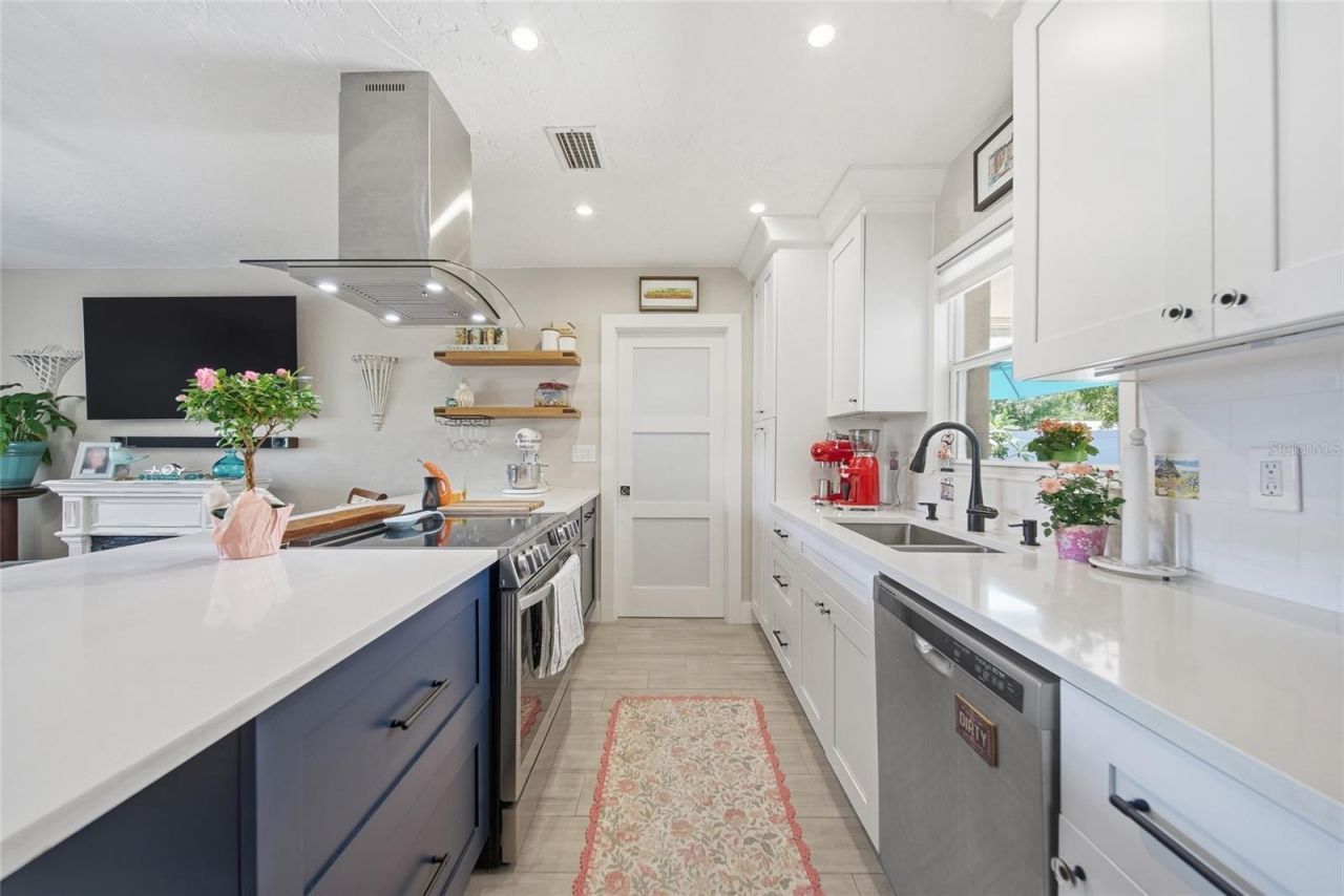 5548 Cedar Street Ne, Saint Petersburg, FL 33703 Photo