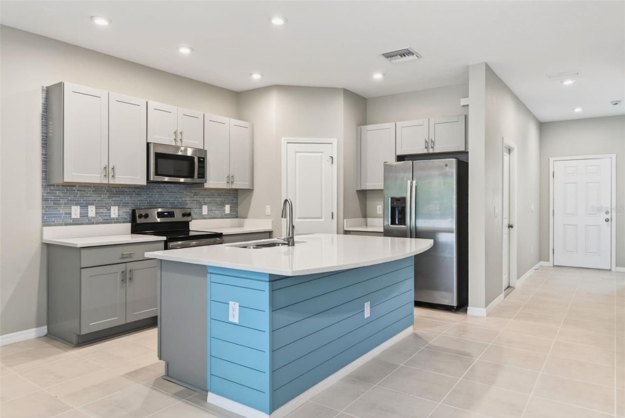 6425 Fairmont Lane, Palmetto, FL 34221 Photo