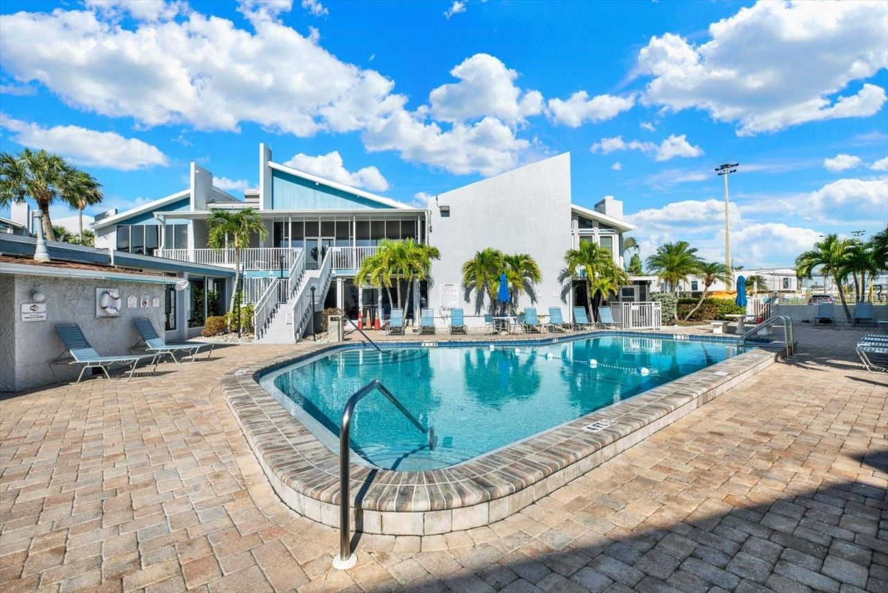 169 Medallion Boulevard , Unit E, Madeira Beach, FL 33708 Photo