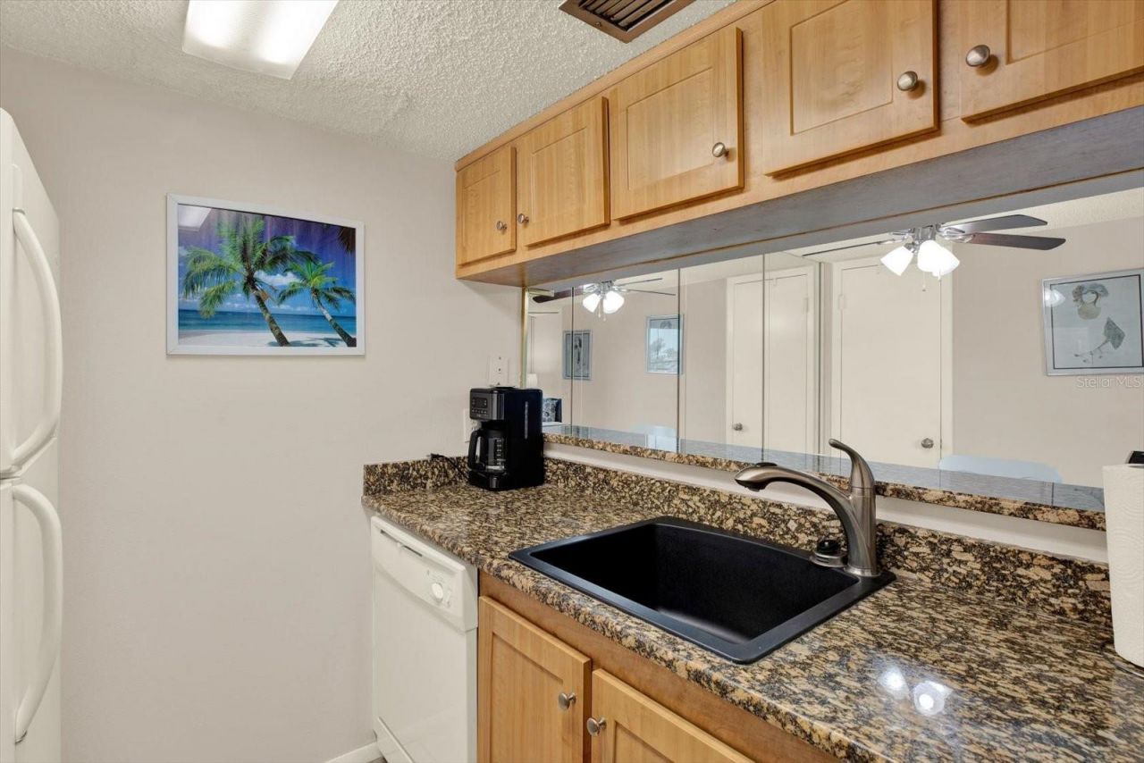 169 Medallion Boulevard , Unit E, Madeira Beach, FL 33708 Photo