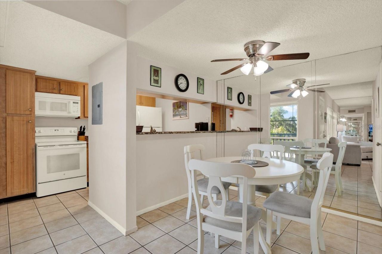 169 Medallion Boulevard , Unit E, Madeira Beach, FL 33708 Photo