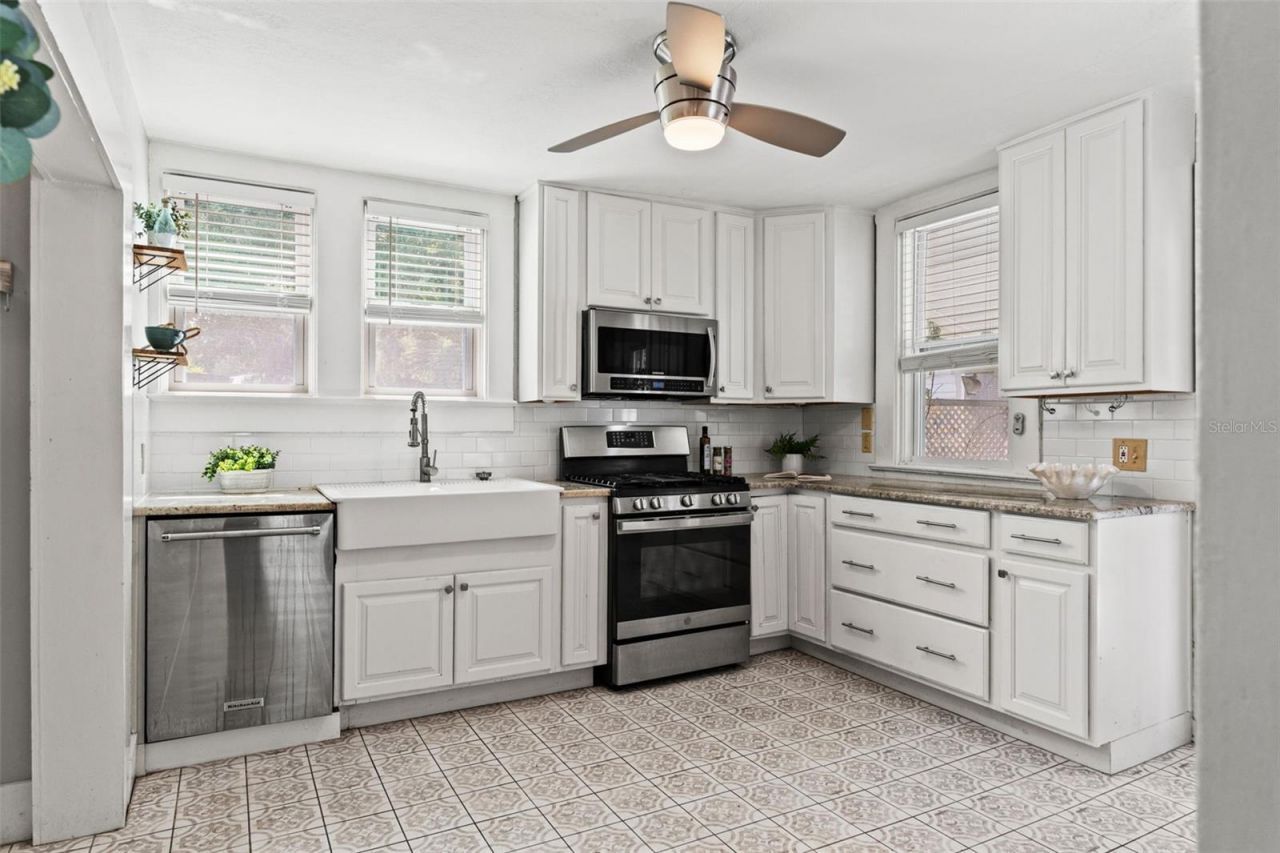 904 W Henry Avenue , Tampa, FL 33604 Photo