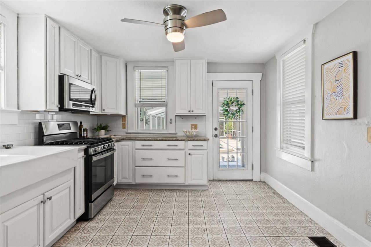 904 W Henry Avenue , Tampa, FL 33604 Photo