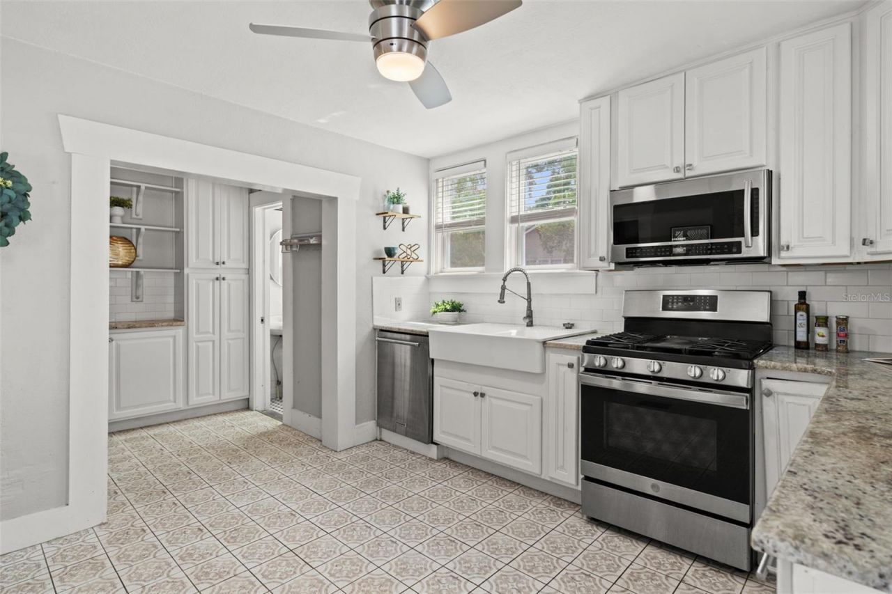 904 W Henry Avenue , Tampa, FL 33604 Photo