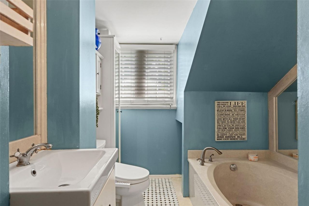 904 W Henry Avenue , Tampa, FL 33604 Photo