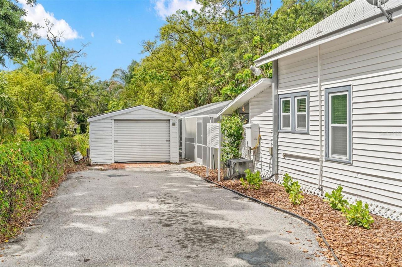 904 W Henry Avenue , Tampa, FL 33604 Photo
