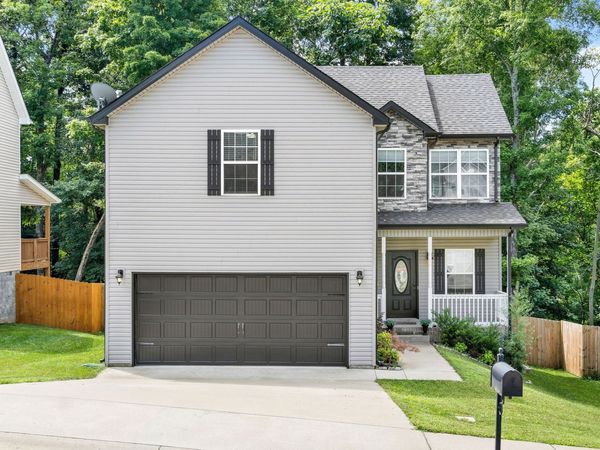 1194 Eagles Bluff Dr , Clarksville, TN 37040