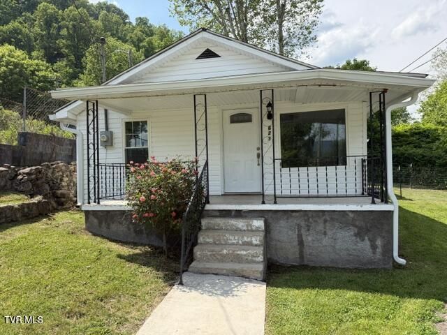 623 East 6th Avenue, Big Stone Gap, VA 24219 Main Photo