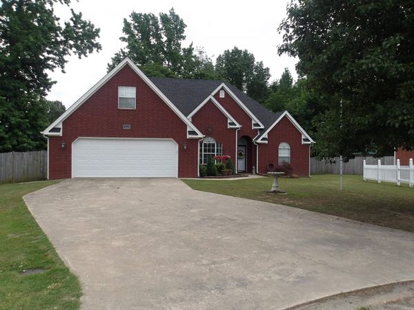 1801 Cloverdale Circle, Paragould, AR 72450