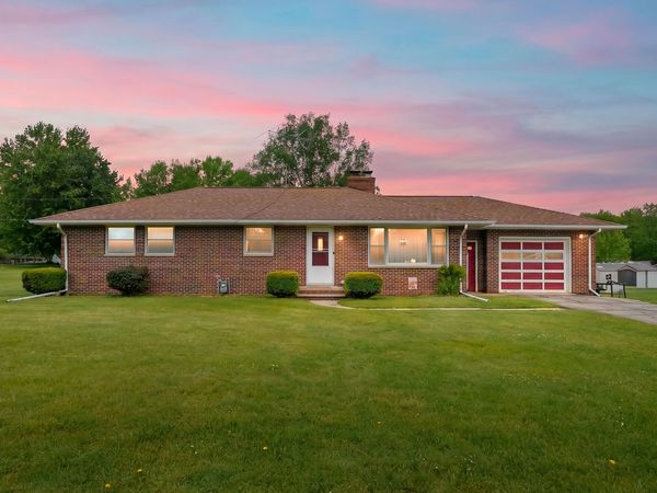 407 E Van Buren Street, Gobles, MI 49055