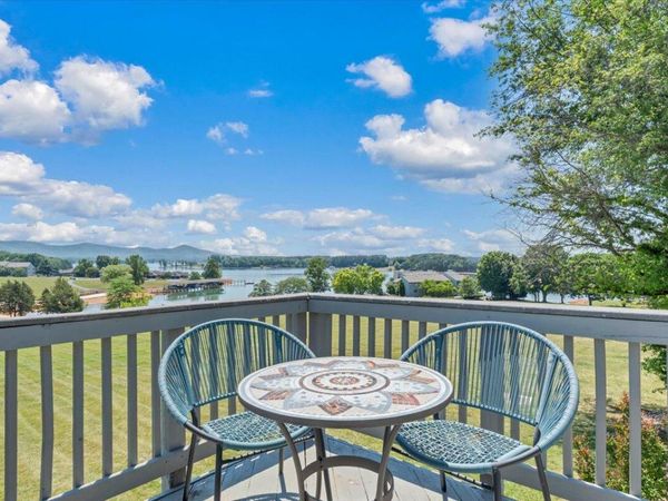 150 Sailors Cove DR, UNIT 1218, Moneta, VA 24121