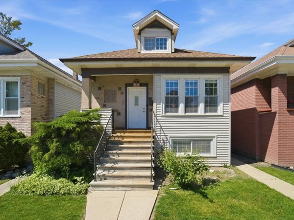 4938 W Melrose Street , Chicago, IL 60641