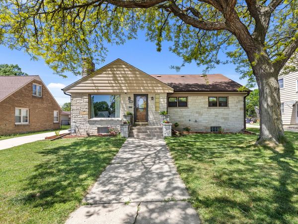 2781 S 76th St, West Allis, WI 53219