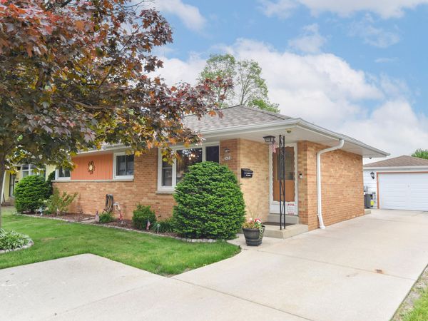 3658 S Sunset Dr, Milwaukee, WI 53220