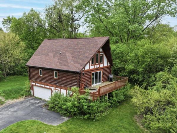 685 Williams Dr, Cedarburg, WI 53012